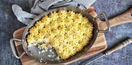 Sorprende en casa con un cremoso pastel de merluza gratinado