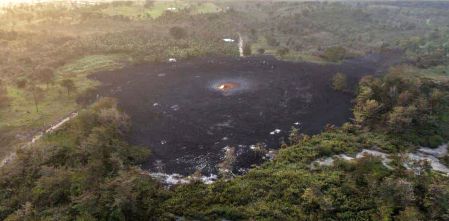 Así ha quedado parte de un municipio tras la erupción de un volcán de lodo