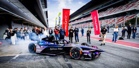 El Mobile arranca un día antes a toda velocidad en el Circuit de Catalunya
