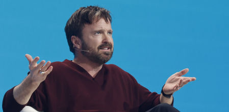 La lucha contra el smartphone del actor de 'Breaking Bad'