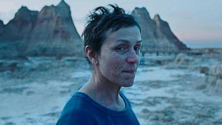 Frances McDormand: “Me he arrodillado ante Almodóvar para que contemos juntos una historia