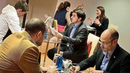 21.02.2012, Barcelona Entrevistes de feina per treballar a l Hotel W. entrevista de trabajo, mercado laboral, paro, curriculum, foto: Jordi Play MAS DE CINCO MIL CANDIDATOS PARA TAN SOLO 100 OFERTAS DE EMPLEO