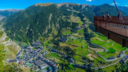 Vistas espectaculares desde el mirador Roc del Quer en Andorra
