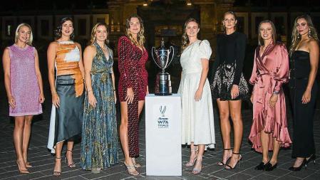 Anett Kontaveit of Estonia, Garbine Muguruza of Spain, Maria Sakkari of Greece, Aryna Sabalenka of Belarus, Barbora Krejcikova of the Czech Republic, Karolina Pliskova of the Czech Republic, Iga Swiatek of Poland & Paula Badosa of Spain pose for the iconic photo ahead of the draw ceremony of the 2021 Akron WTA Finals Guadalajara WTA tennis tournament AFP7 08/11/2021 ONLY FOR USE IN SPAIN