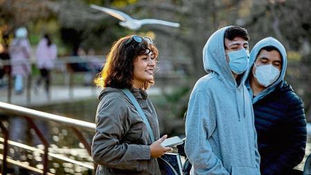 FOTO ALEX GARCIA RELAJACION EN EL USO DE LA MASCARILLA EN EXTERIORES 2022/01/27
