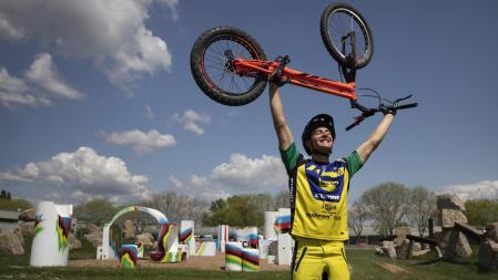 Eloi Palau , Especialista en Bike Trial, en el campo de competición en VIc