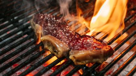 Asiakō es resultado de unir la auténtica cocina de hierro y fuego del País Vasco y la explosión de sabores y técnicas asiáticas