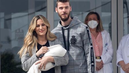 Edurne y David de Gea salen del Hospital Ruber Internacional después de convertirse en padres el pasado 4 de marzo de  su primera hija, Yanay. La pareja posó sonriente para la prensa con su pequeña en brazos. En Madrid (España) a 7 de marzo de 2021.
CANTANTE;PORTERO;FUTBOLISTA;OPERACIÓN TRIUNFO;MANCHESTER UNITED;BEBE;HIJA;HOSPITAL;RUBER INTERNACIONAL
Antonio Gutiérrez / Europa Press
07/03/2021