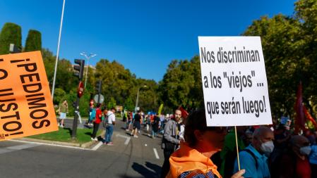 Vista de los participantes en la manifestación por las Pensiones Dignas organizada por los colectivos de pensionistas este sábado en Madrid.