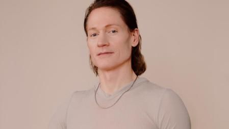 Bryan Johnson, el multimillonario empeñado en no envejecer, se inyecta sangre de su hijo