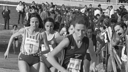 CAMPEONATO DE ESPAÑA DE CROSS: Madrid, 14-3-1981.- Carmen Valero (dorsal 9) durante la competición, que finalizó con un tiempo de 15.00.2, sobre una distancia de 4.410 metros, proclamándose campeona de España de Cross Senior femenino.