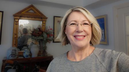 Lola Busquets se enamoró a los 61, a través de una app de citas.&nbsp;