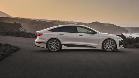 Arrancan desde los 81.000 euros para el A6 Sportback e-tron performance de máxima autonomía, u 83.500 euros para la versión Avant