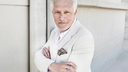 A Josep E. Canton le obligaron a prejubilarse a los 57, y se apuntó a un cásting