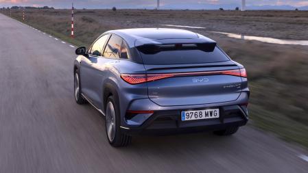BYD consigue un diseño muy atractivo con una línea de coupé con el techo en descenso&nbsp;