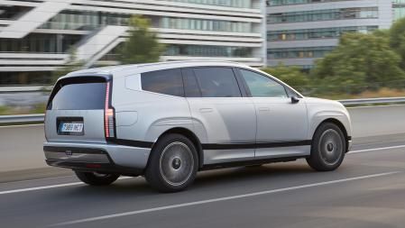El dinamismo es óptimo y sorprende por su agilidad en carreteras viradas, incluyendo las versiones AWD modos de conducción Nieve, Barro y Arena&nbsp;