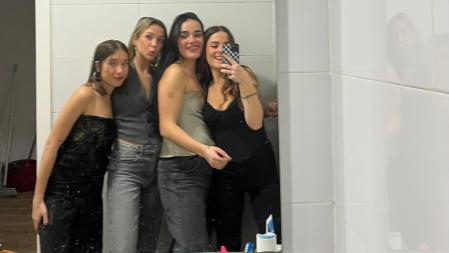 Mar Àlvarez junto a sus amigas