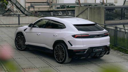 Monta de serie llantas de 21 pulgadas y de 22” o hasta 23” en opción&nbsp;