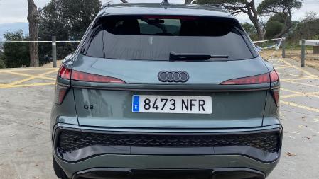 Los pilotos traseros divididos OLED forman parte de las grandes novedades de diseño del nuevo Q3&nbsp;