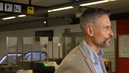 Presentació de les noves pantalles d’informació a l’usuari de la xarxa de metro El conseller delegat de Transports Metropolitans de Barcelona (TMB), Xavier Flores; el director general de la xarxa de Metro de TMB, Òscar Playà; i la directora de Serveis Corporatius de TMB, Cristina Güell, presentaran les noves pantalles d’informació a l’usuari que substituiran els actuals dispositius LED instal·lats a les andanes i vestíbuls de les estacions del suburbà