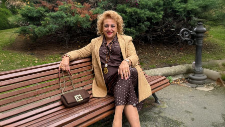 Mercedes Cajigal posando para Instagram