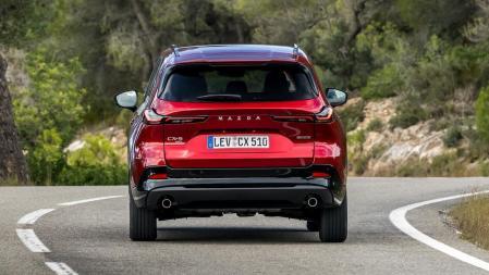 De momento, solo hay un motor 2.5 atmosférico de 141 CV con hibridación ligera 