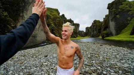 Justin Bieber enseña empezó a tatuarse muy pronto&nbsp;