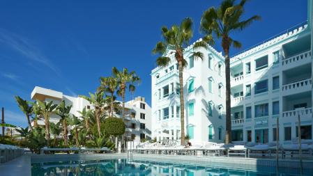 Piscina hotel Es Vivé de Messi en Ibiza