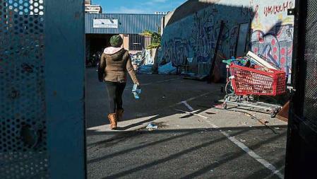 Incendio sin heridos en otra nave ocupada de Badalona