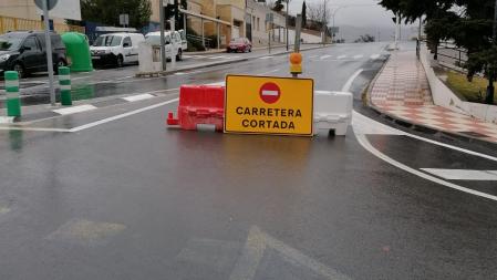 Carretera cortada en Castalla (Alicante)