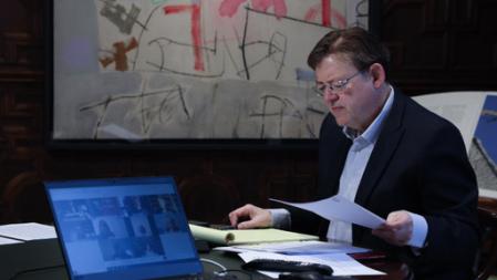 El presidente de la Generalitat Valenciana, Ximo Puig, en su reunión de este domingo con Ana Barceló y responsables de la Conselleria de Sanidad