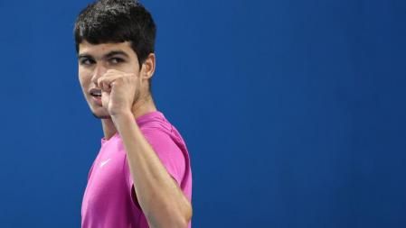 Spain's Carlos Alcaraz reacts after beating Belgium's David Goffin in their their Great Ocean Road Open men's singles tennis match in Melbourne on February 3, 2021. (Photo by David Gray / AFP) / -- IMAGE RESTRICTED TO EDITORIAL USE - STRICTLY NO COMMERCIAL USE --