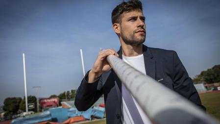 05 - 02 - 2021 / Barcelona / Entrevista a Albert Álvarez, modelo, escritor y ex atleta, para Vuelta y Vuelta - Estadio Serrahima de Montjuïc / Foto: Llibert Teixidó