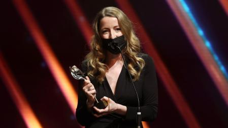 Pilar Palomero recoge el premio a la mejor Dirección de los Feroz