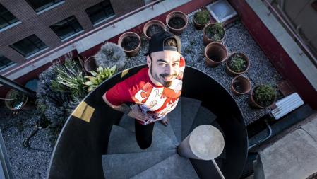 Valentí Sanjuan, en la terraza de su estudio