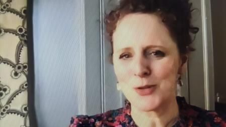 Maggie O'Farrell, ayer, desde su casa de Edimburgo, durante su diálogo con 'Guyana Guardian'
