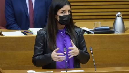 La portavoz adjunta de Ciudadanos Ruth Merino, en la tribuna de las Cortes Valencianas.