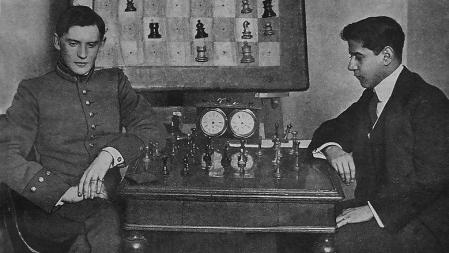 Alekhine y Capablanca jugando en 1914