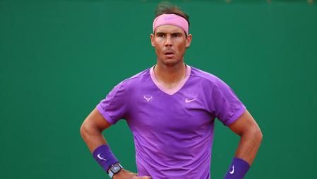 Rafael Nadal lamenta un error en Montecarlo, en 2021