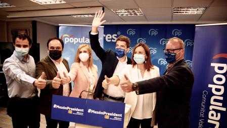 Carlos Mazón presenta su candidatura junto a su equipo en el sede regional del PP valenciano.