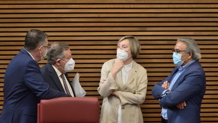 El presidente y la vicepresidenta de Les Corts, junto al letrado mayor y al síndic del PSPV.