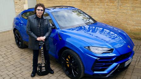 Aunque no sea uno de los colores preferidos por los clientes de Lamborghini, Tony Iommi ha reconocido su debilidad por el azul del Urus