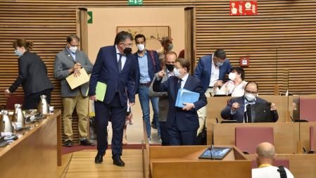 El presidente de la Generalitat, Ximo Puig, acude a la sesión de control del Parlamento valenciano.