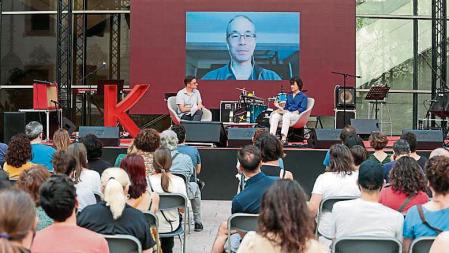Conversaciones Kosmopolis con Ted Chiang (videoconferencia), Toni Pou y Carme Torras.