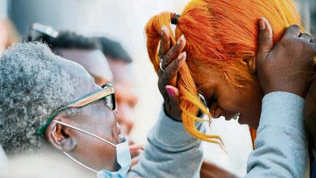EUGENE, OREGON - JUNE 19: Sha'Carri Richardson celebrates winning the Women's 100 Meter final with grandmother Betty Harp on day 2 of the 2020 U.S. Olympic Track & Field Team Trials at Hayward Field on June 19, 2021 in Eugene, Oregon. Steph Chambers/Getty Images/AFP == FOR NEWSPAPERS, INTERNET, TELCOS & TELEVISION USE ONLY ==