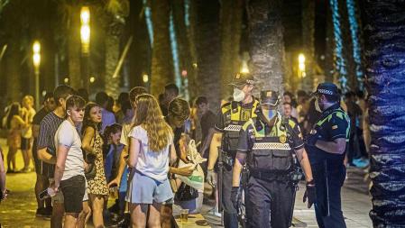 28082021 Dispositivo policial para evitar botellones en la playa de Salou￼