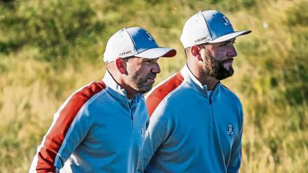 Kohler (United States), 25/09/2021.- European team member Jon Rahm of Spain (R) and ÇEuropean team member Sergio Garcia of Spain (L) walk together off the fifth tee during Foursomes matches on the second day of the pandemic-delayed 2020 Ryder Cup golf tournament at the Whistling Straits golf course in Kohler, Wisconsin, USA, 24 September 2021. Competition for the 43rd Ryder Cup between the US and Europe began 24 September 2021. (España, Estados Unidos) EFE/EPA/TANNEN MAURY