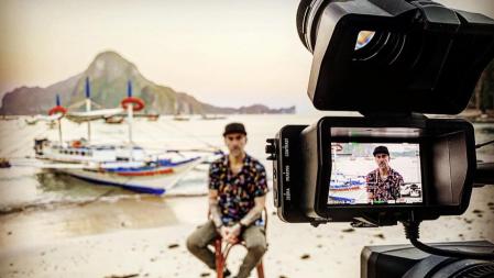 Rubén López atiende a los medios en vísperas de uno de sus retos, en 2019