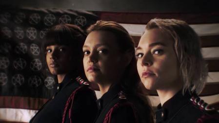 Las protagonistas de 'Motherland: Fort Salem'.