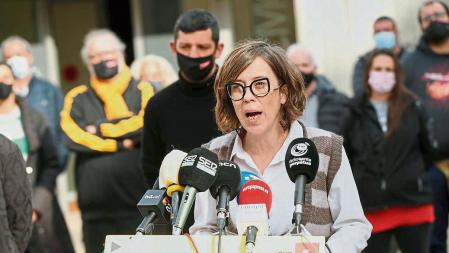 BARCELONA, 20/11/2021.- La portavoz de la Cup, Eulalia Reguant, durante la rueda de prensa en la que anuncian la ratificación de ma enmienda a la totalidad al proyecto de los presupuestos para el 2022. EFE/Alejandro García